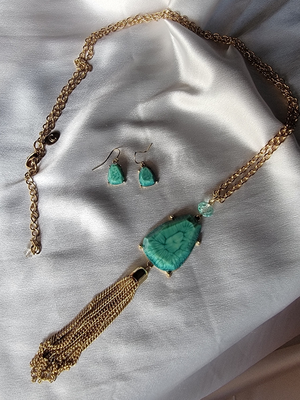 Y2K Charming Charlie Gold Pendant Necklace & Earrings Set